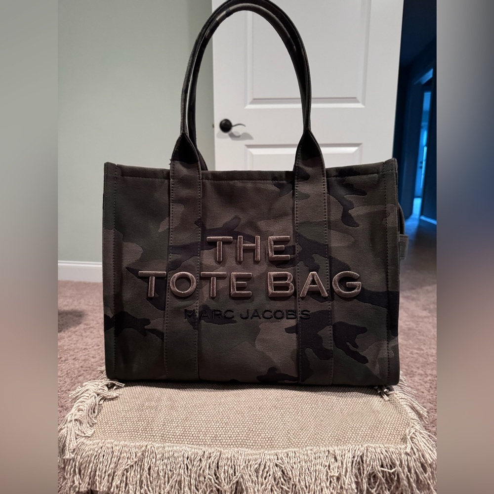 Marc Jacob’s Canvas Tote. LARGE